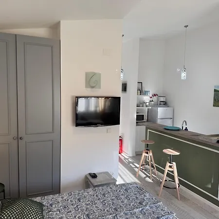 Rab First Floor 32m2 Lejlighed *
